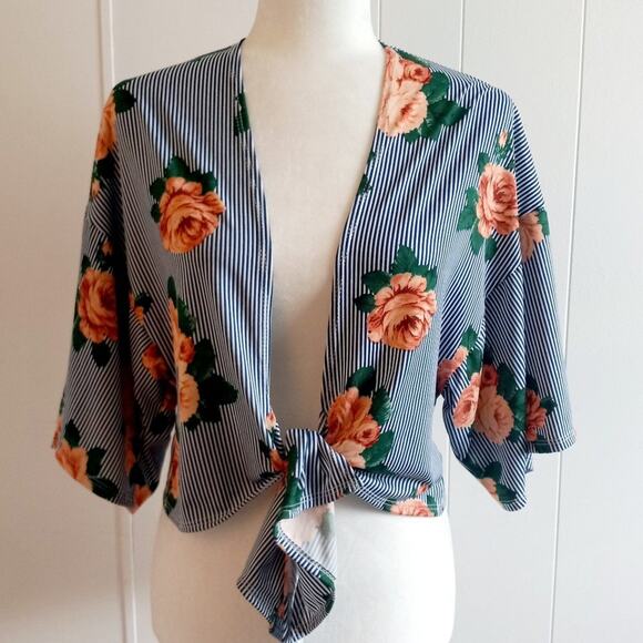 Charlotte Russe Front Tied Floral Print Crop Top - Picture 1 of 7